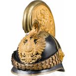 Helm M 1905 für Offiziere der DragonerSchwarz gelackter Metallkorpus mit goldenen Beschlägen,