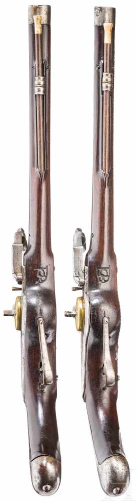 Ein Paar Offiziers-Radschlosspistolen, Suhl, um 1650Achtkantige, nach geschnittenen Balustern - Image 5 of 6
