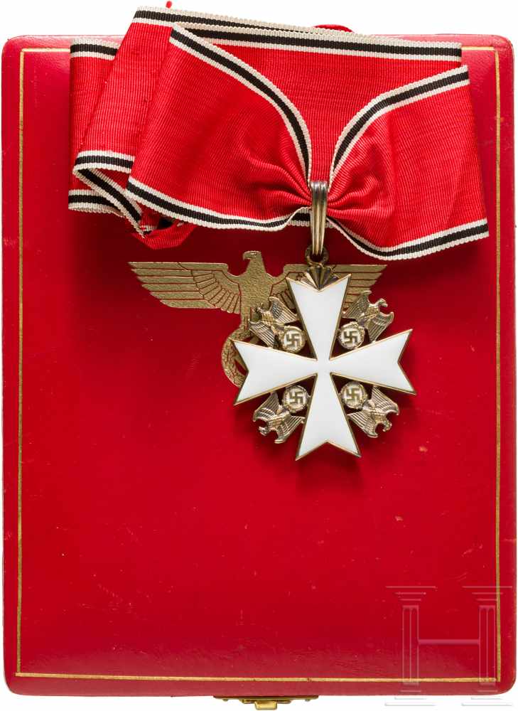 Deutscher Adlerorden - Verdienstkreuz 1. Stufe im EtuiHalskreuz an akanthusverzierter Öse aus weiß