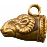 Amulettkapsel, Gold, griechisch, 5. Jhdt. v. Chr.Kapsel in Form eines Widderkopfes. Am oberen Ansatz