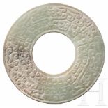 Kleine Bi-Scheibe, China, Zeit der streitenden Reiche, 4./3. Jhdt. v.Chr.Flache Scheibe aus