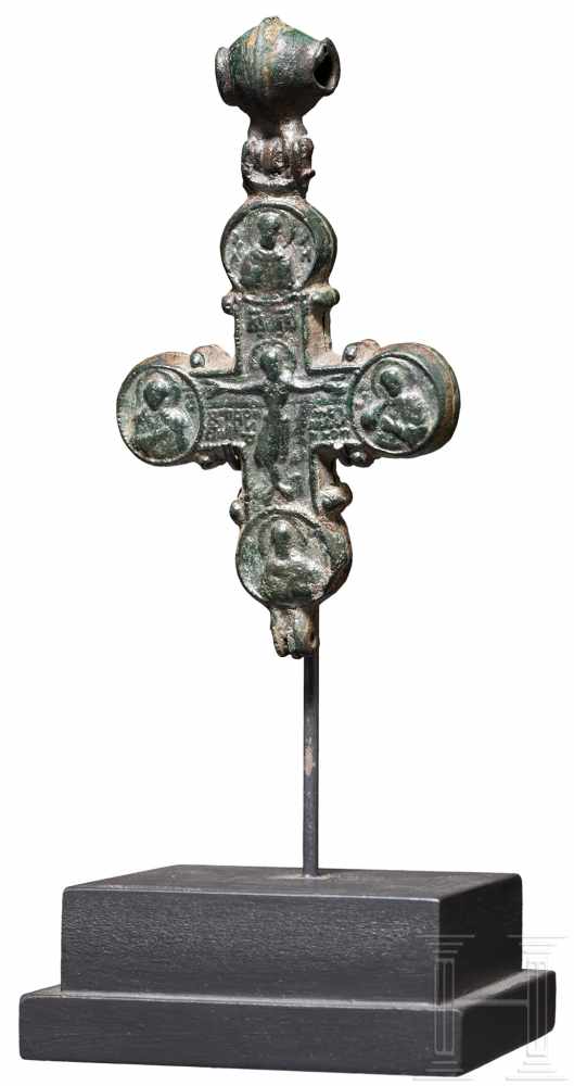 Enkolpion aus Bronze, mittelbyzantinisch, 11. - 12. Jhdt.Dreiteiliges Reliquiarkreuz. Kreuz aus zwei - Image 2 of 2