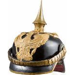 Helm für Offiziere der Dragoner, um 1910Glocke aus schwarz lackiertem Leder mit vergoldeten