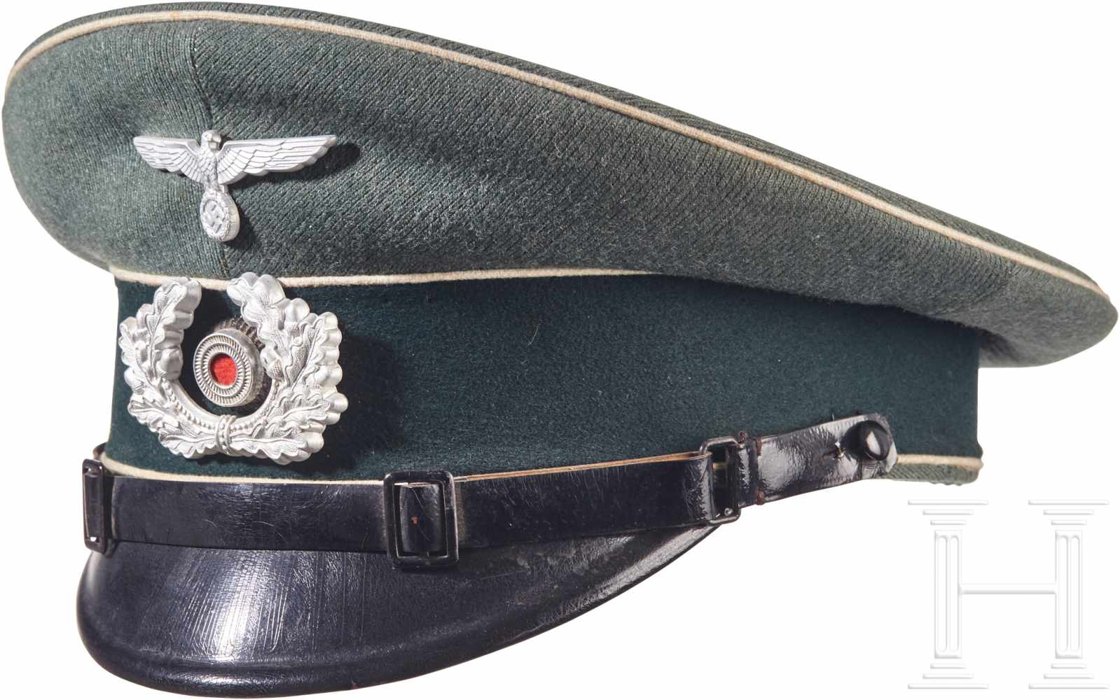 A Visor Cap for Infantry Enlisted Men/NCOsField-grey ribbed woollen cloth, dark green woollen cap