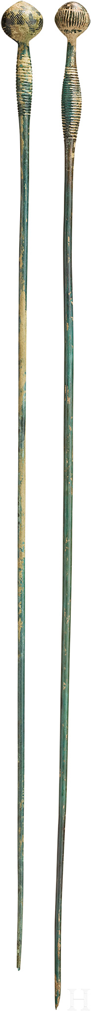 Zwei große Gewandnadeln, Mitteleuropa, Mittlere Bronzezeit, 16. - 15. Jhdt. v. Chr.Zwei große - Image 2 of 2