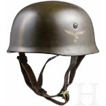 Stahlhelm M 38 für Fallschirmjäger mit beiden AbzeichenGlocke mit feldgrauer, leicht rauer