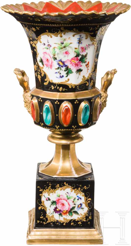 Prunkvolle Vase, wohl russische Privatmanufaktur, Mitte 19. Jhdt.Weißes, schwarzes und golden