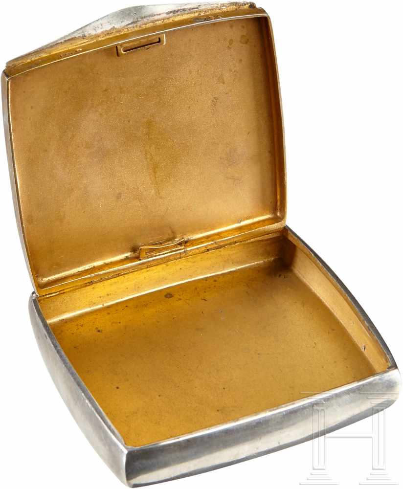 Manfred Freiherr von Richthofen - a cigarette caseSilver plated cigarette case with smooth metal - Image 3 of 4