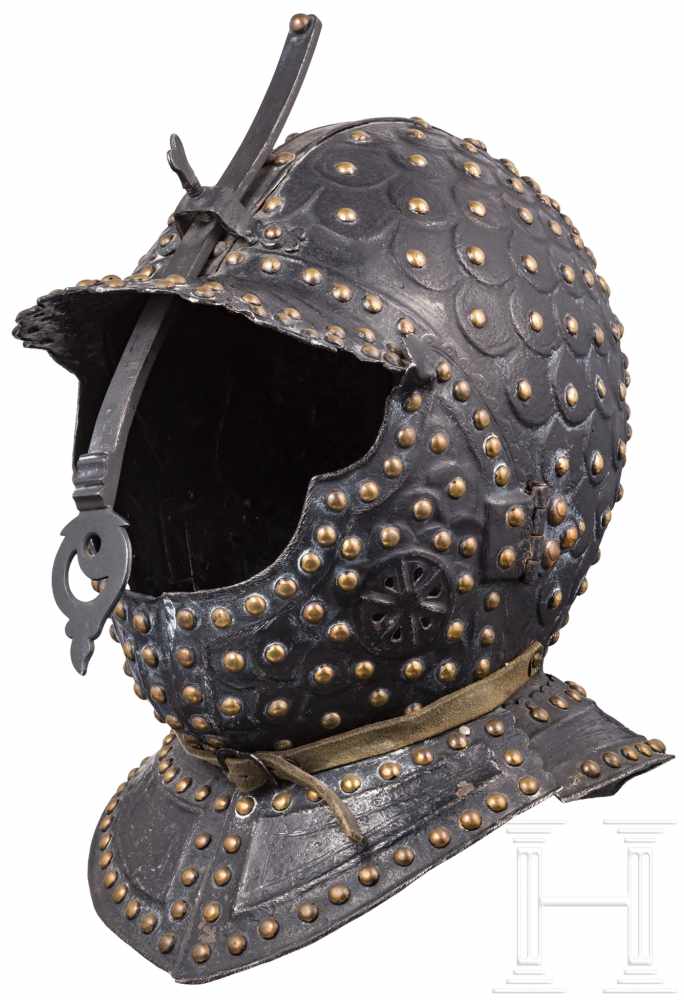 Kürassierhelm mit Schuppendekor, Norditalien/Frankreich, um 1600Zweiteilig gearbeitete Kalotte mit