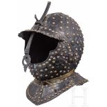 Kürassierhelm mit Schuppendekor, Norditalien/Frankreich, um 1600Zweiteilig gearbeitete Kalotte mit