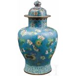 Cloisonné-Vase, China, 19. Jhdt.Bauchige Vase aus Kupfer mit ganzflächigem Cloisonné-Dekor. Auf