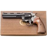 Revolver, Colt, Python, im KartonKal. .357 Mag, Nr. E30680, Ventilierter, spiegelblanker Lauf, Länge