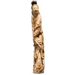 Elfenbein-Guanyin, China, 19. Jhdt.Vollplastisch geschnitzte Figur aus der massiven Spitze eines