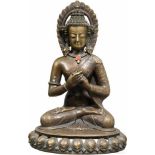 Buddha, Tibet, 19. Jhdt.Fein gravierte, patinierte Bronze mit kleinen Türkis- und Koralleneinlagen