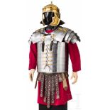 Ausrüstung eines römischen Soldaten mit Helm, Panzer und SubarmalisModerne Nachempfindung der