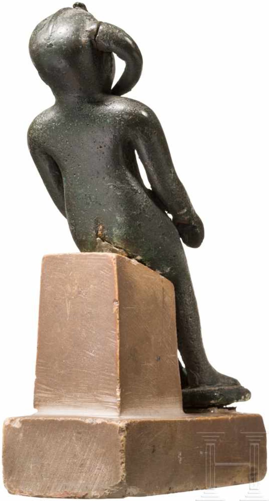 Statuette des Harpokrates, Ägypten, Dritte Zwischenzeit und Spätzeit, 7. - 4. Jhdt. v. Chr.Sitzfigur - Bild 4 aus 4