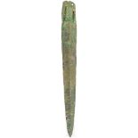 Dolch, Mitteleuropa, Späte Bronzezeit, Stufe D, 13. Jhdt. v. Chr.Griffplattendolch mit Mittelgrat,