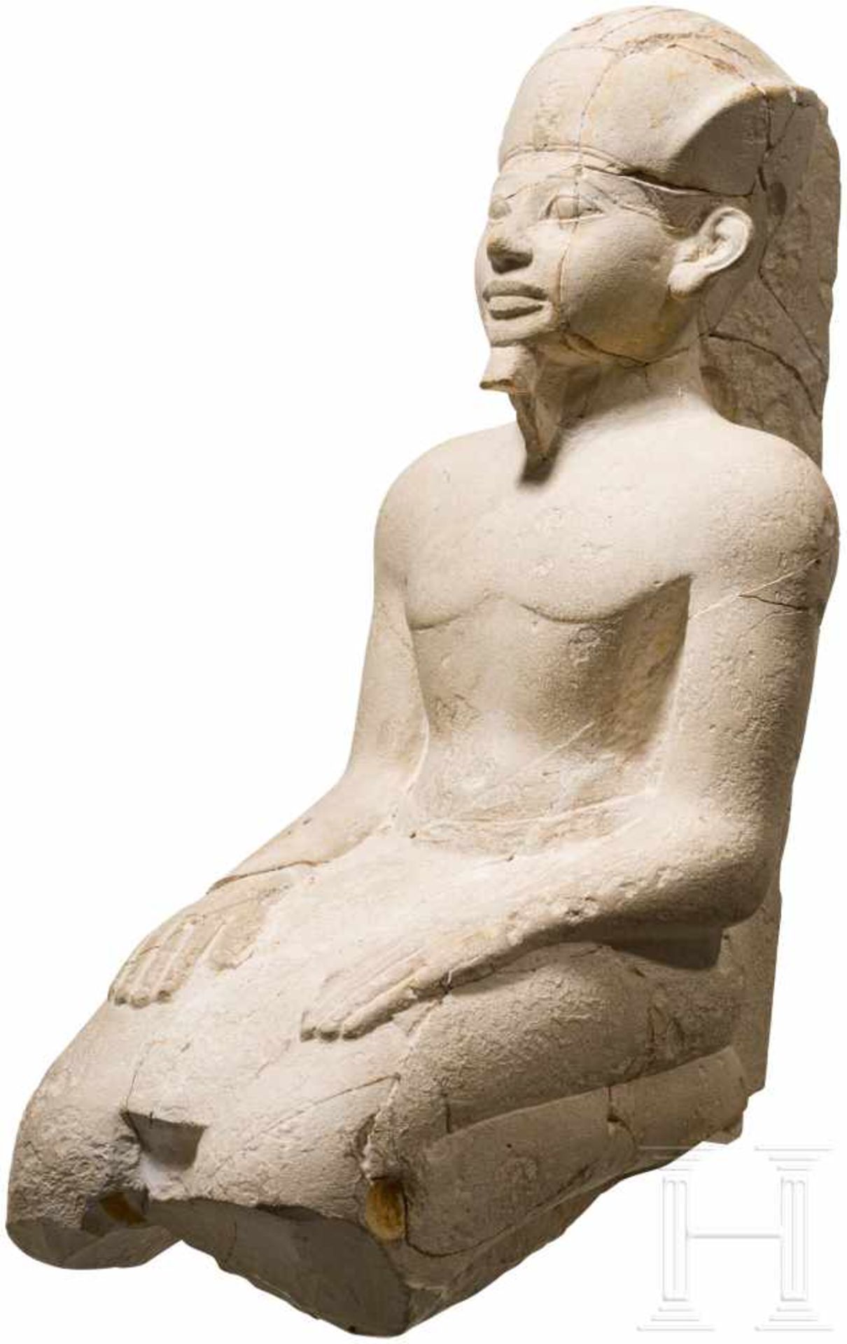 Kniefigur eines Pharaos, Kalkstein, Spätzeit frühptolemäische Epoche, 7. - 3. Jhdt. v. Chr. - Bild 2 aus 6