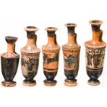 Fünf Miniatur-Lekythoi, davon vier mit figürlicher Bemalung, griechisch, 5. - 4. Jhdt. v. Chr.
