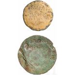 Zwei militärische Besitzermarken, römisch, 1. - 3. Jhdt.Rundes Bronzeplättchen, rückseitig mit