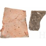 Zwei Ziegelfragmente, eines mit Stempel der 11. Legion, römisch, 2. Hälfte 1. Jhdt. - 3. Jhdt.