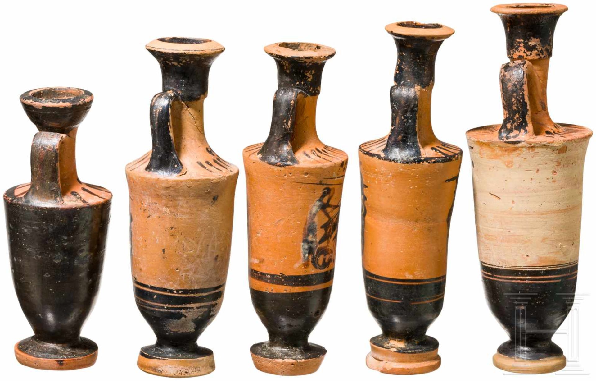 Fünf Miniatur-Lekythoi, davon vier mit figürlicher Bemalung, griechisch, 5. - 4. Jhdt. v. Chr. - Bild 2 aus 2