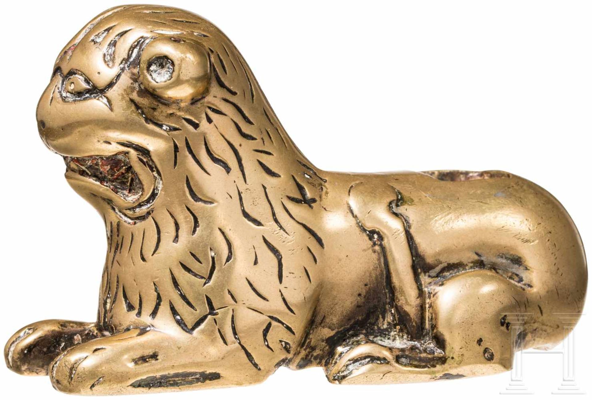 Gotischer Bronze-Löwe, Niederlande, 15. Jhdt.Vollplastisch ausgearbeiteter, liegender Löwe in