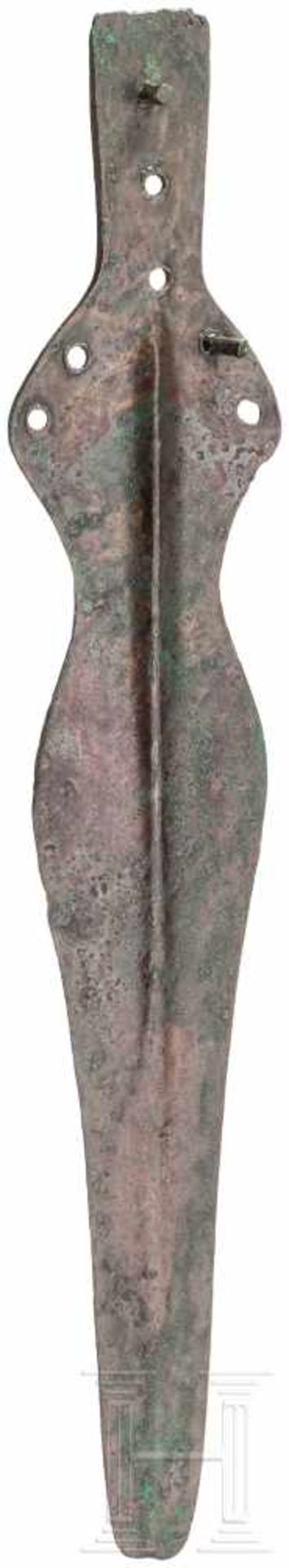 Griffzungendolch, Späte Bronzezeit, 12. - 10. Jhdt. v. Chr.Bronzener Griffzungendolch mit sieben
