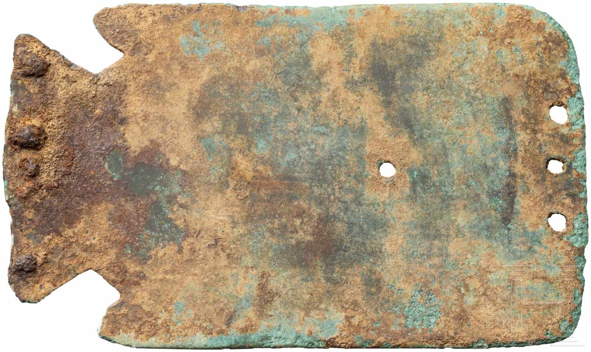 Gürtelbeschlag, Bronze, keltiberisch, 4. - 2. Jhdt. v. Chr.Rechteckiger Gürtelbeschlag des Typs C3C2 - Bild 2 aus 2