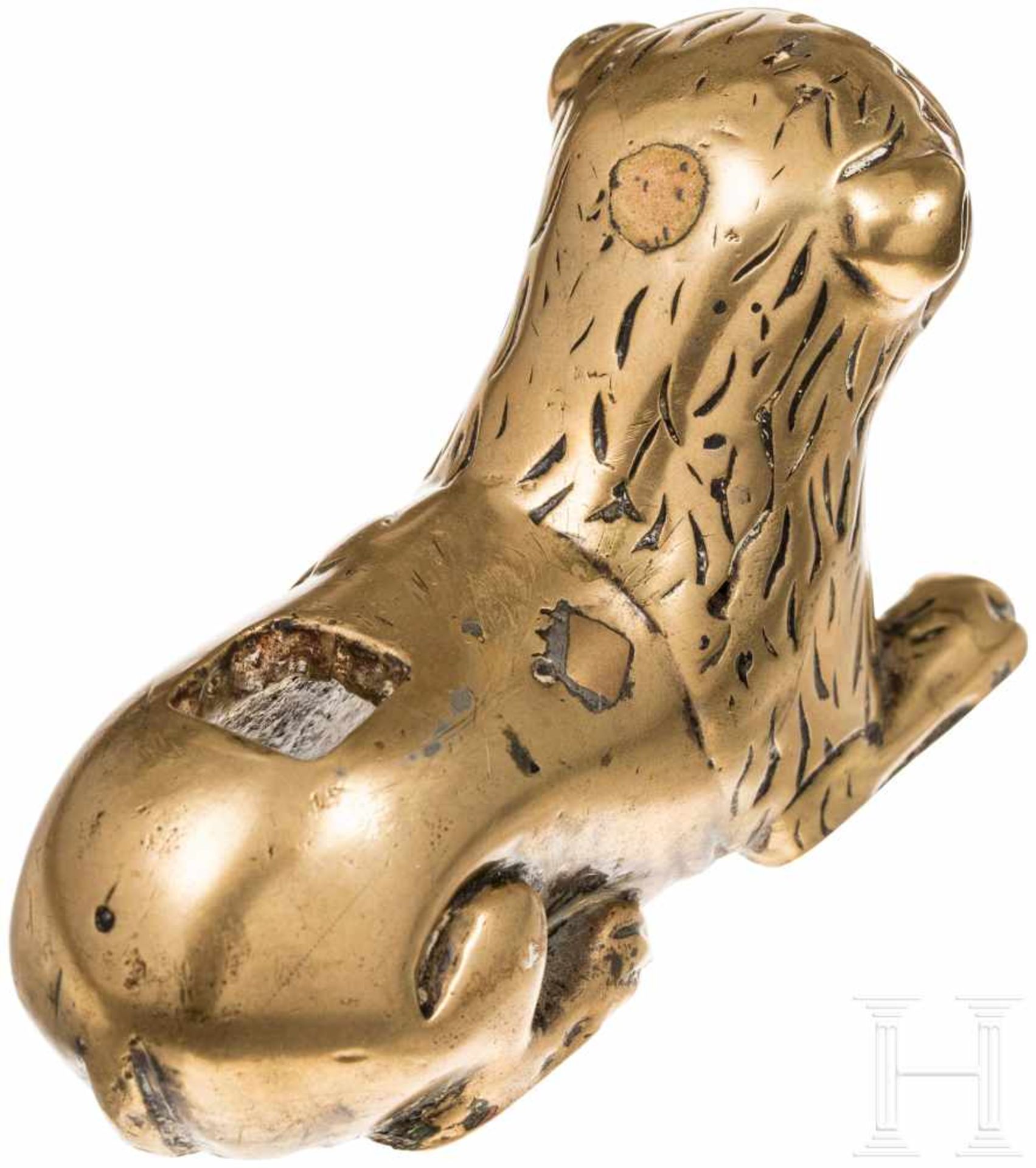 Gotischer Bronze-Löwe, Niederlande, 15. Jhdt.Vollplastisch ausgearbeiteter, liegender Löwe in - Bild 3 aus 3