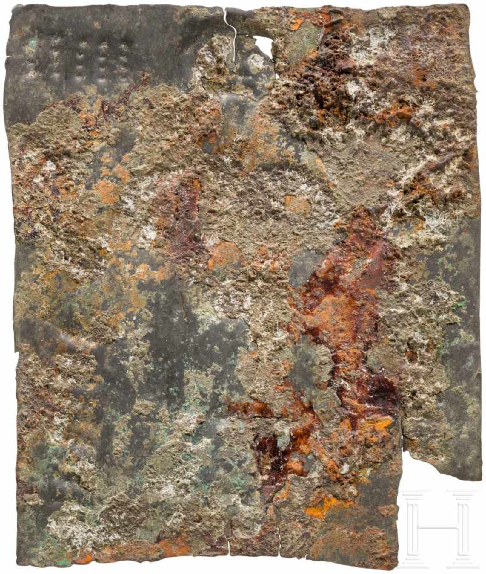 Votivblech mit Adorant, urartäisch, 8. Jhdt. v. Chr.Rechteckiges Bronzeblech mit von hinten - Bild 2 aus 2