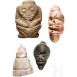 Vier Kleinfiguren aus Stein und Muschel, Karibik, Taíno-Kultur, 11. - 15. Jhdt.Trigonolito,