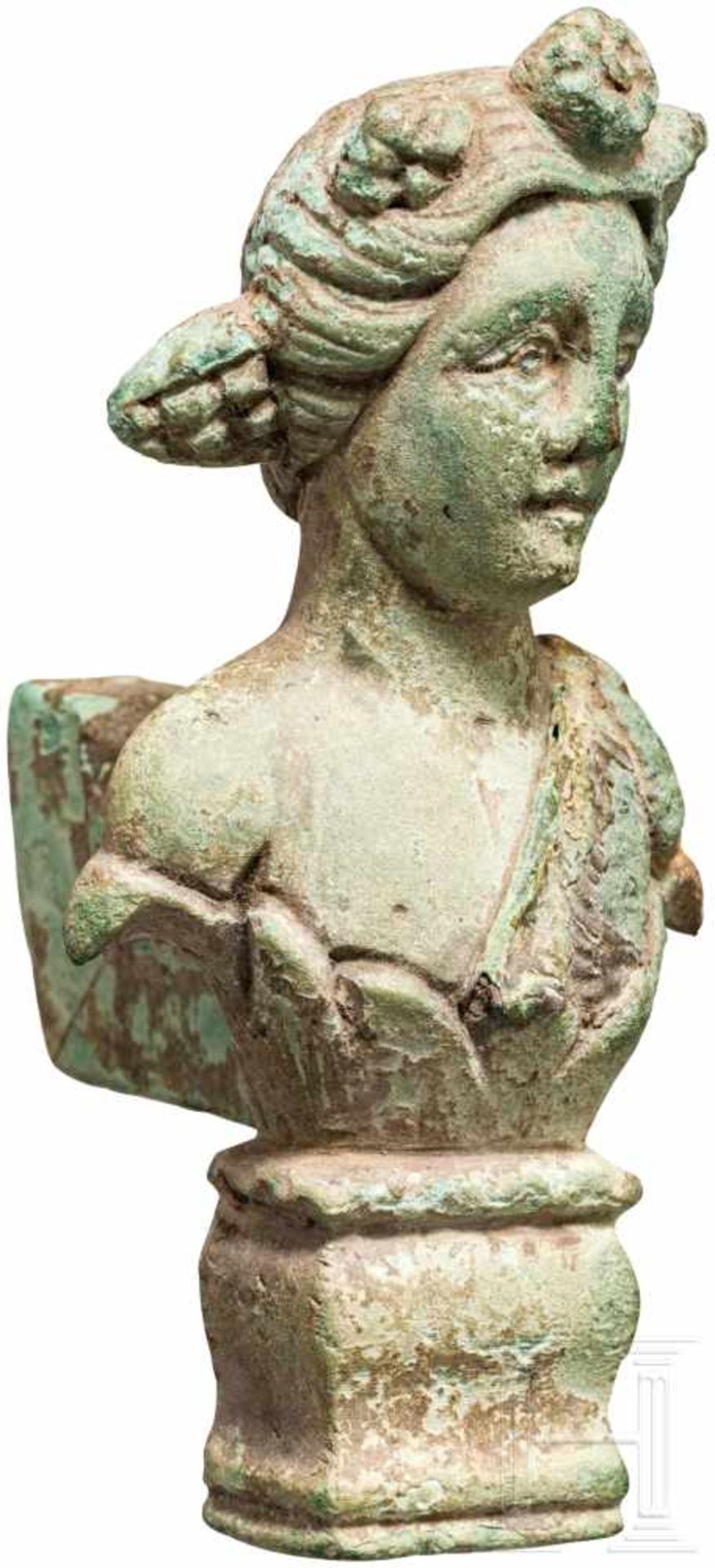Bacchus-Büstenapplike, Bronze, römisch, 2. - 3. Jhdt.Büstenapplike des jugendlichen Bacchus mit - Bild 2 aus 3