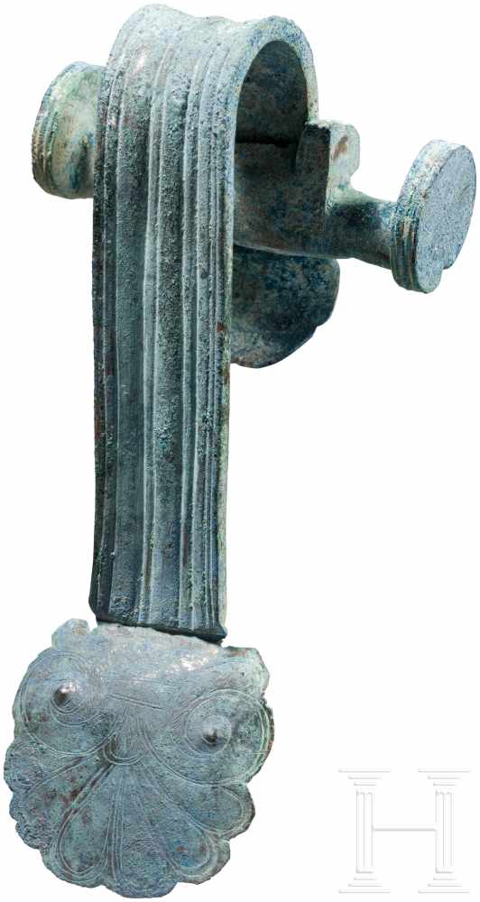 Henkelattasche eines Bronzegefäßes, Griechenland, 5. Jhdt. v. Chr.Bronzene Henkelattasche, deren