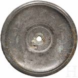Beschriftete Phalera eines Pferdegeschirrs, römisch, 2. Hälfte 1. Jhdt.Runde, minimal konvexe