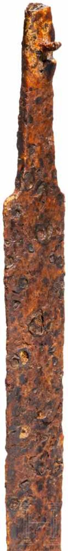 Spatha des Typs Straubing-Nydam, römisch, 2. - 3. Jhdt.Gut erhaltenes römisches Eisenschwert mit - Bild 3 aus 3