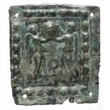Beschlag einer Spatha-Scheide, römisch, 2. - 3. Jhdt.Rechteckiger Bronzebeschlag mit zwei Niken, die