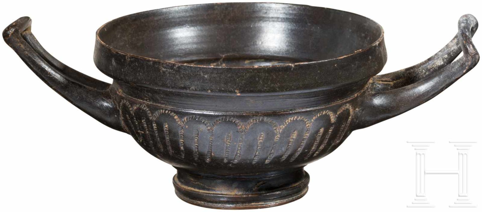 Schwarze Kylix, Kampanien, 3. - 2. Jhdt. v. Chr.Schwarz glasierte, kampanische Kylix mit