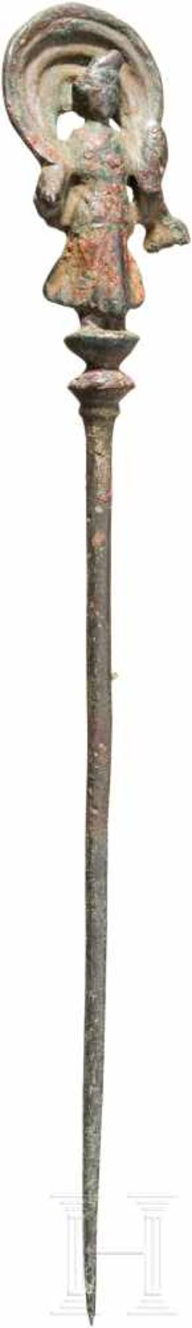 Nadel mit figürlicher Bekrönung, römisch, 1. - 3. Jhdt.Bronzenadel mit dekorativer figürlicher