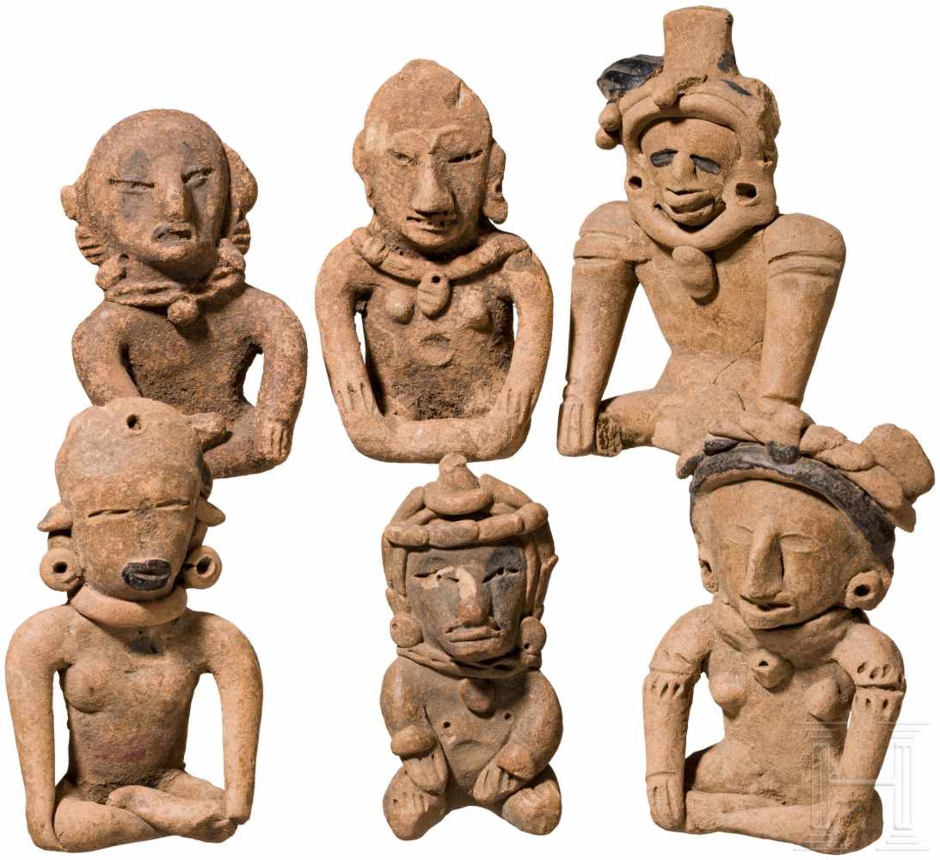 Gruppe von sechs sitzenden Terrakottafiguren, West-MexikoDrei männliche und drei weibliche