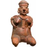 Kniende Frau, Terrakotta, Nayarit, Mexiko, 100 v. Chr. - 250 n. Chr.Darstellung einer knienden,