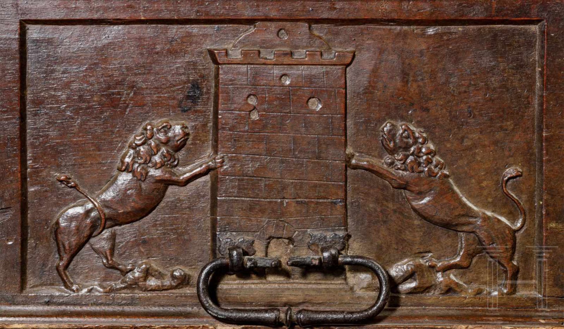 Renaissance-Kästchen aus Nussbaumholz, Frankreich, um 1600Rechteckiges Kästchen mit flachem, - Bild 4 aus 5