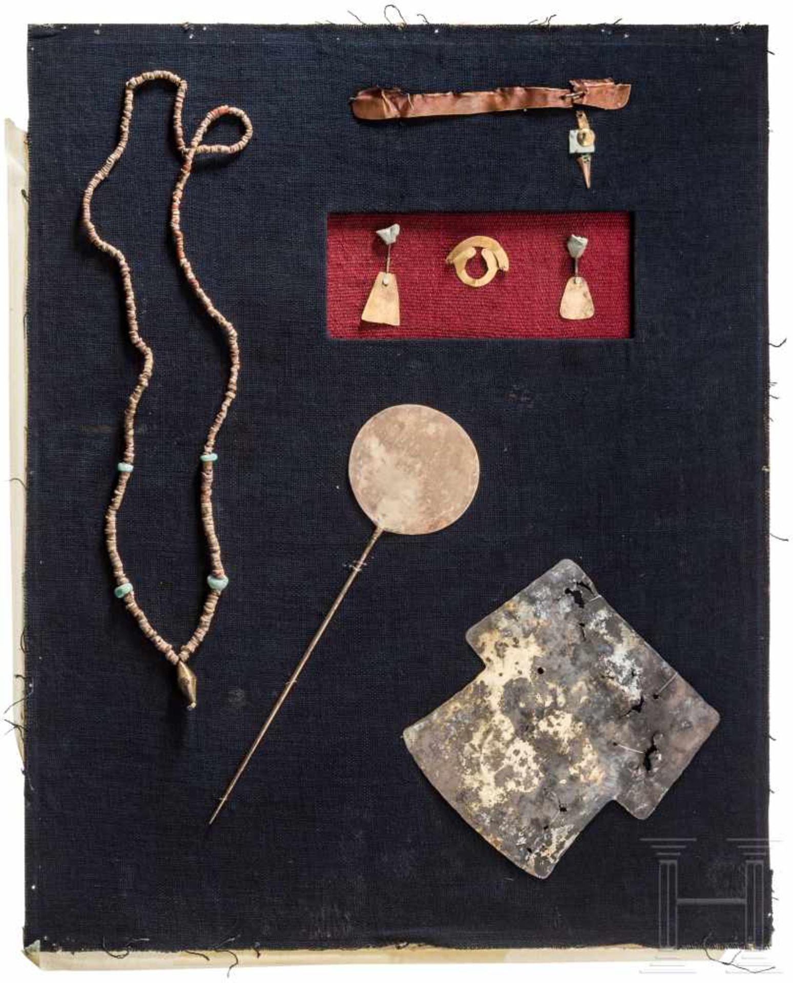 Sammlung präkolumbianischer Goldschmuck in Schaukasten, ca. 1. - 13. Jhdt.Schaukasten (Maße 51 x - Bild 3 aus 3