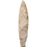 Dolchklinge aus Flint, Kupferzeit, Seeland, 3. Jtsd. v. Chr.Lanzettförmige Klinge aus hellem