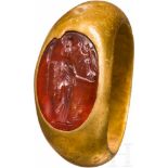 Goldring mit Minerva-Intaglio, römisch, 1. - 2. Jhdt.Großer ovaler Goldring mit in die