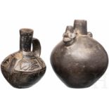 Zwei Gefäße, Peru, Chimú-Kultur, 1250 - 1470Kugelige Flasche mit kurzem, sich konisch verjüngendem