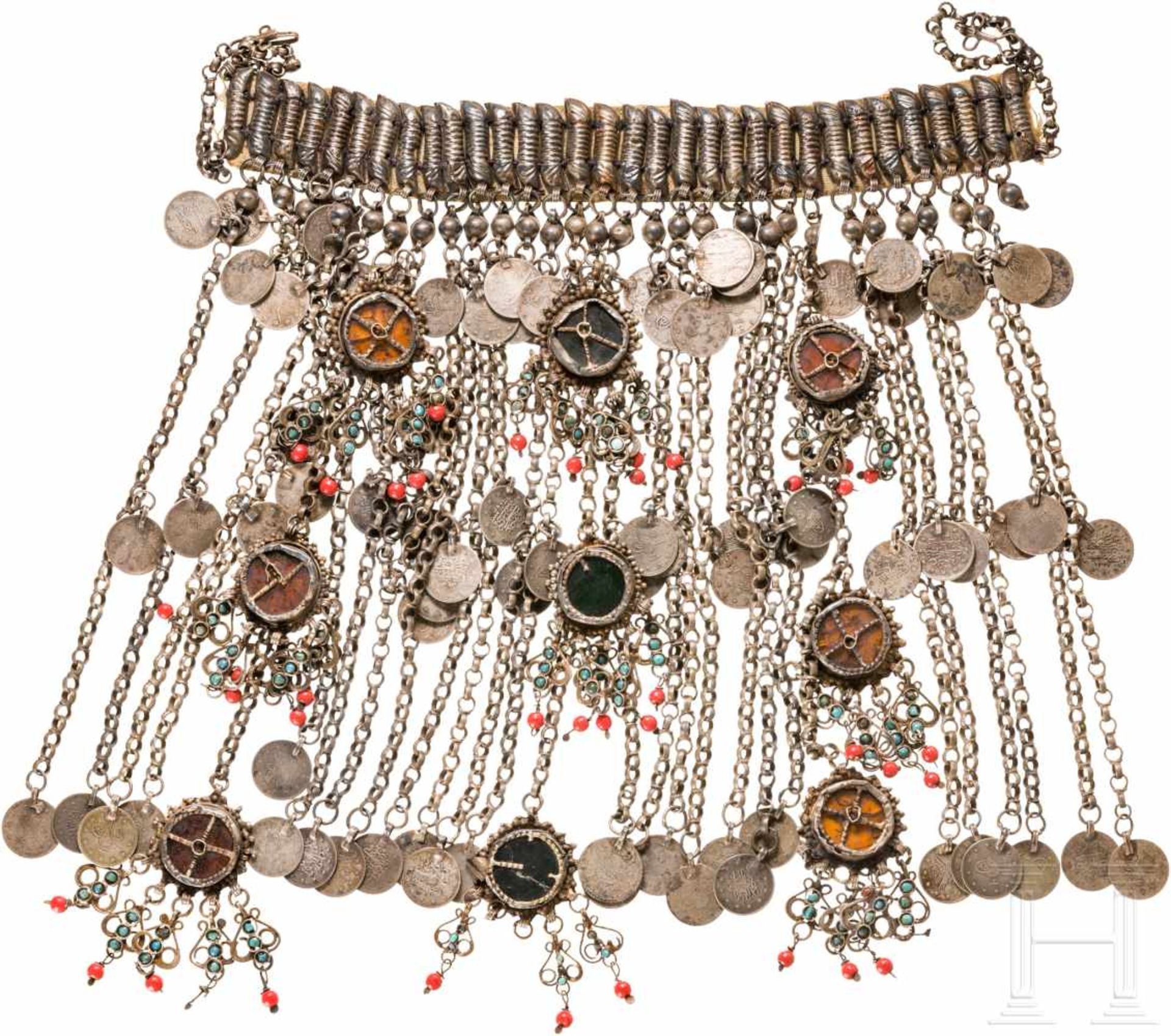Silberner Hochzeitsschmuck, osmanisch, um 1900Auf ein Textilband aufgenähte Silberteile mit seitlich