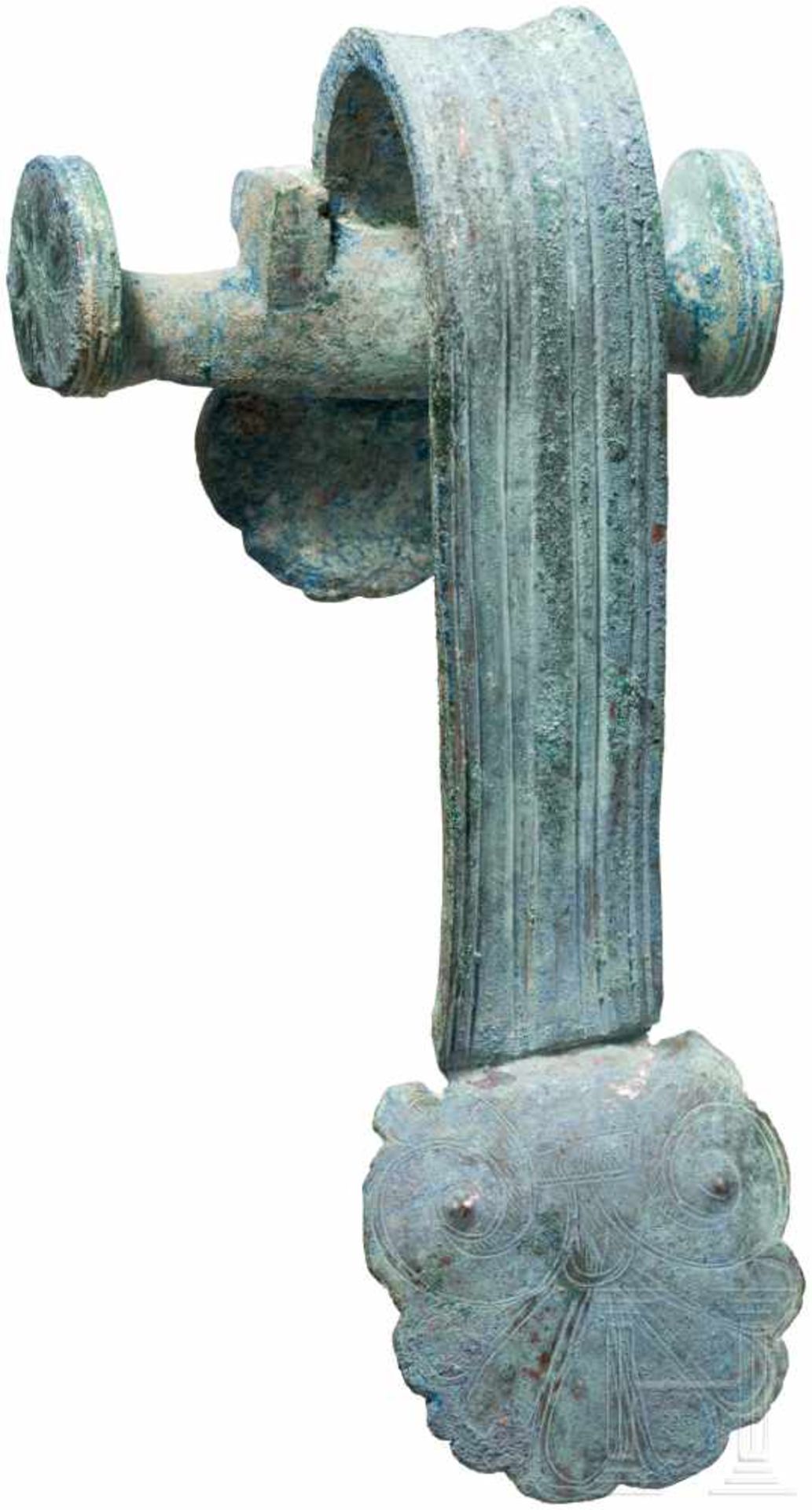 Henkelattasche eines Bronzegefäßes, Griechenland, 5. Jhdt. v. Chr.Bronzene Henkelattasche, deren - Bild 2 aus 3