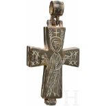Bronzenes Enkolpion, mittelbyzantinisch, 9. - 11. Jhdt.Bronzenes Reliquienkreuz mit gravierten
