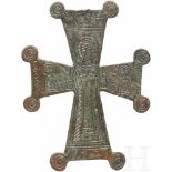 Kreuzanhänger, Bronze, mittelbyzantinisch, 9. - 11. Jhdt.Bronzekreuz mit Kreisen an den Ecken